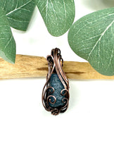 Load image into Gallery viewer, Raw Aquamarine Flow Wire Wrapped Pendant Necklace