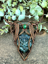 Load image into Gallery viewer, Ravion Labradorite &amp; Emerald Collar Necklace