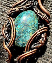 Load image into Gallery viewer, Elven Lattice Pendant