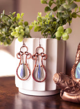 Load image into Gallery viewer, Labradorite Balb Hammered Earrings