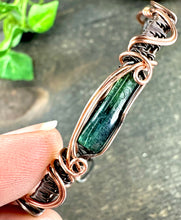 Load image into Gallery viewer, Green Tourmaline Wire Weave Copper Bracelet