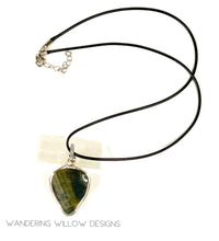 Load image into Gallery viewer, Green Tigers Eye unisex Pendant Necklace